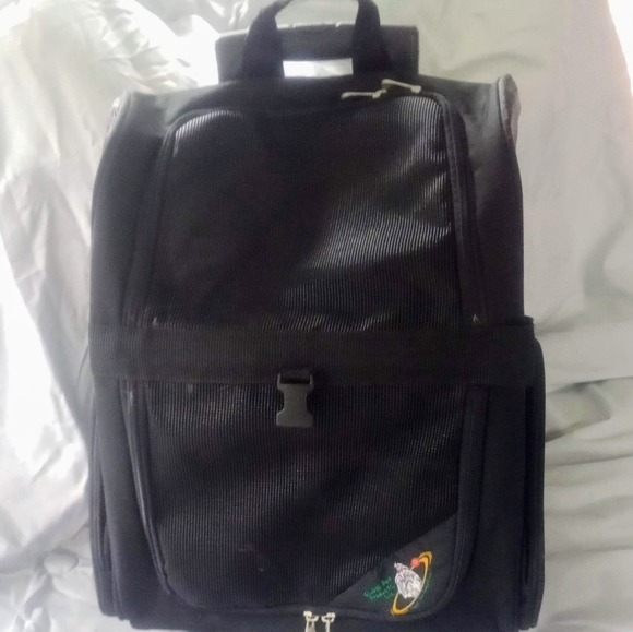 Global deluxe Backpack Pet Travel Carrier with Wheels  Approved by Most airlines - Picture 9 of 9